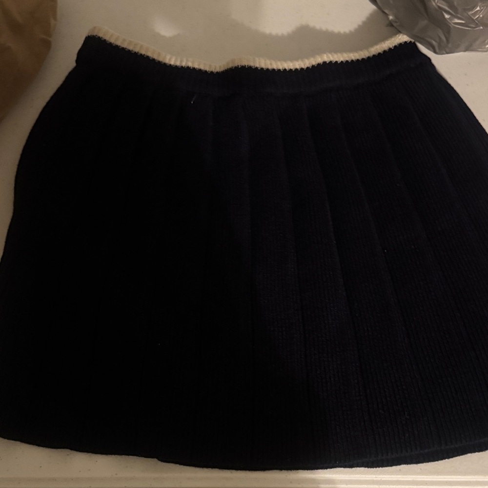 Elegant Black Pleated Skirt